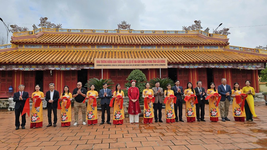 Khai trương không gian trưng bày hiện vật Vua Hàm Nghi và phong trào Cần Vương - Ảnh: Đăng Đức